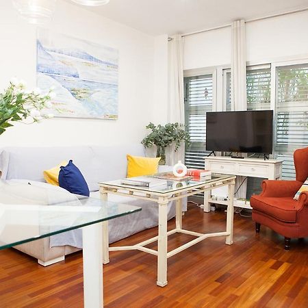 Charming Apartment With Pool And Garage Севиля Екстериор снимка