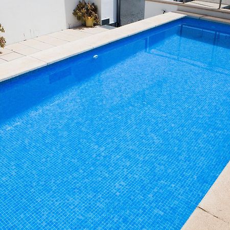 Charming Apartment With Pool And Garage Севиля Екстериор снимка