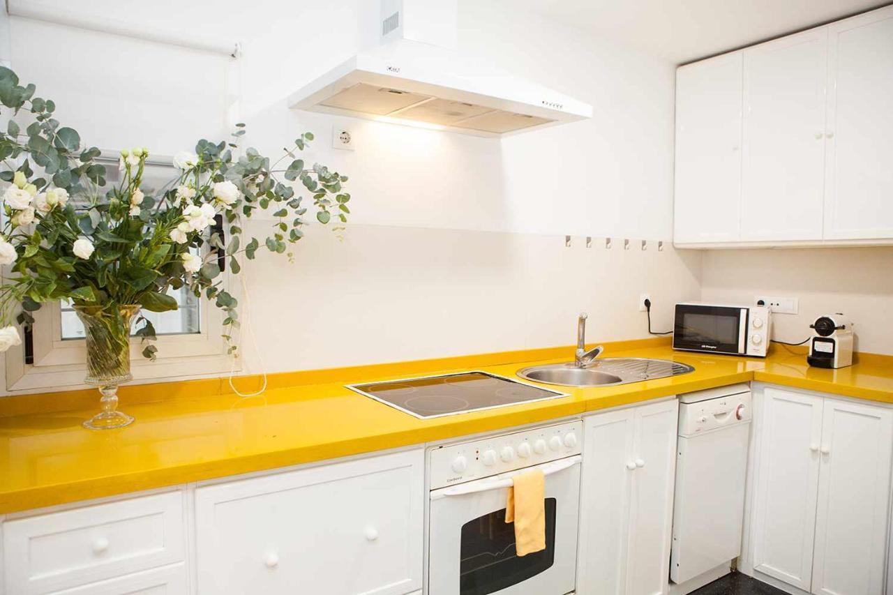 Charming Apartment With Pool And Garage Севиля Екстериор снимка