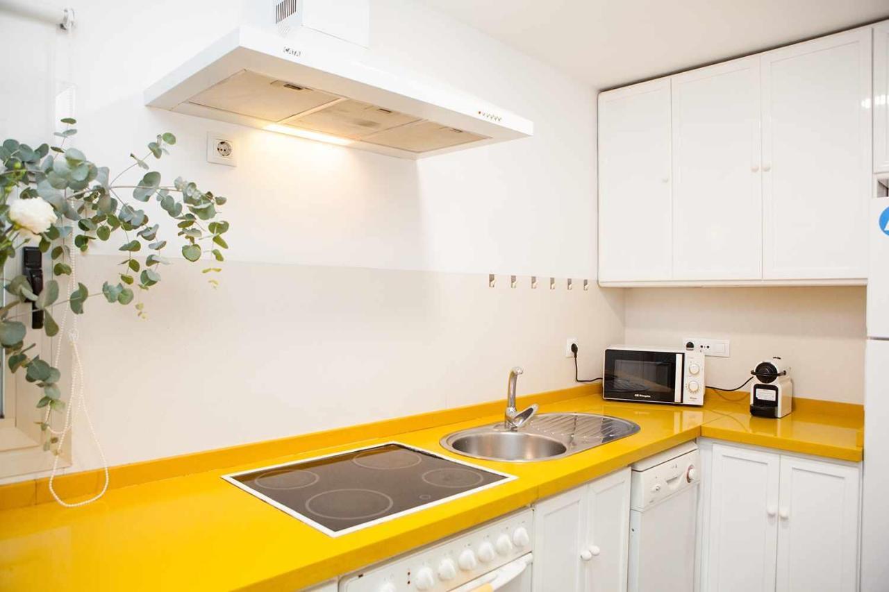 Charming Apartment With Pool And Garage Севиля Екстериор снимка