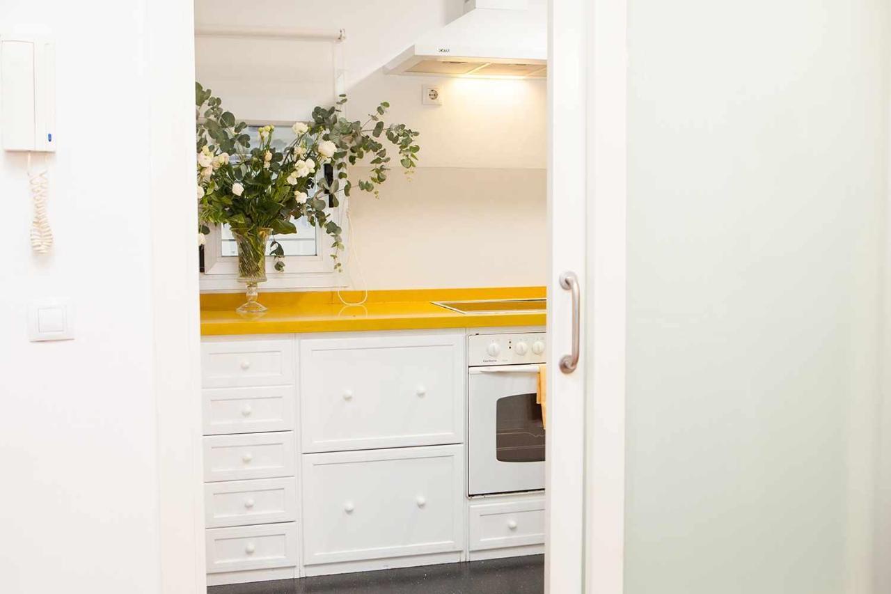 Charming Apartment With Pool And Garage Севиля Екстериор снимка
