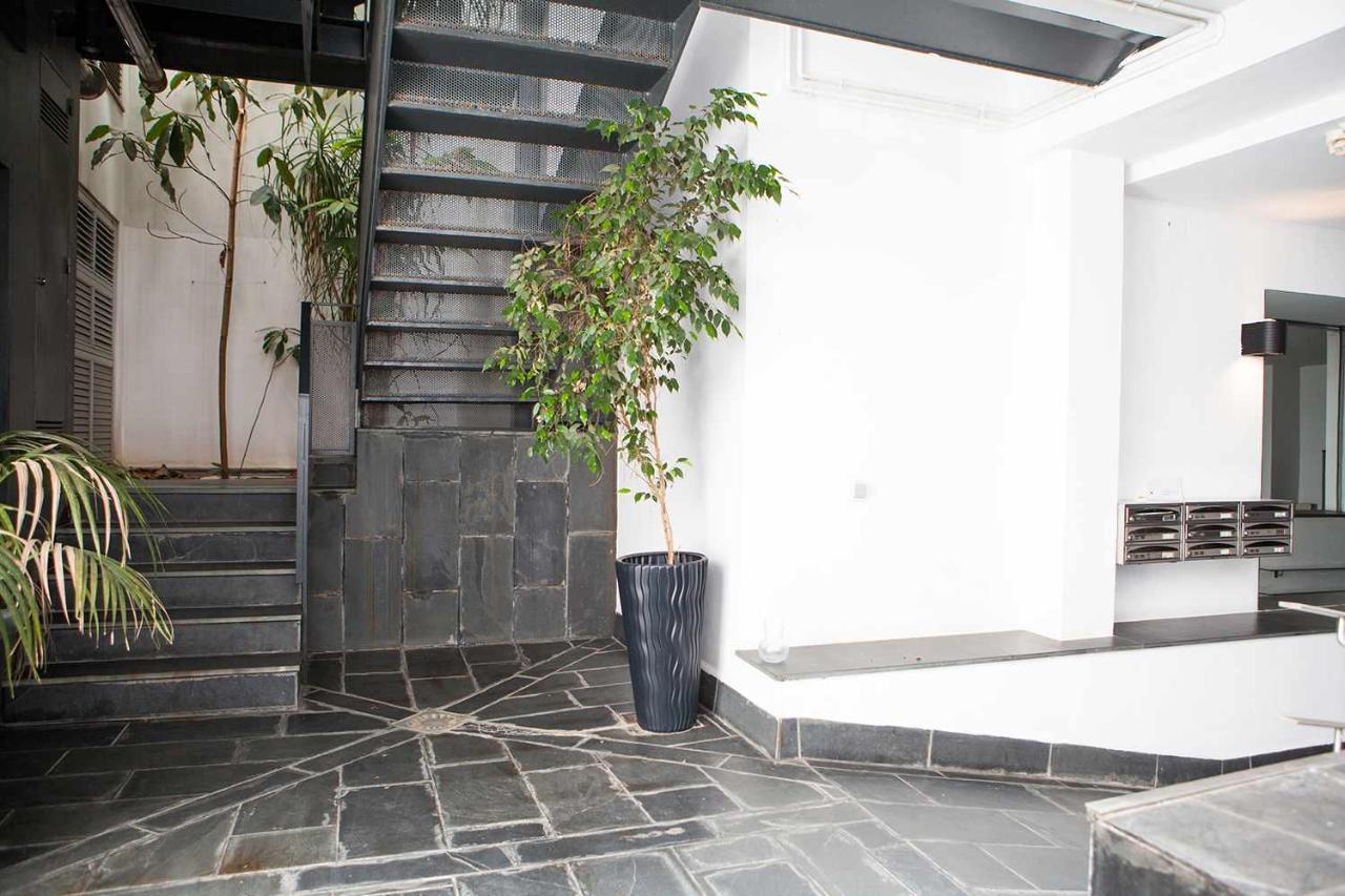 Charming Apartment With Pool And Garage Севиля Екстериор снимка