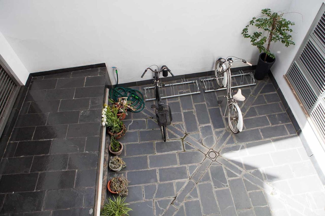 Charming Apartment With Pool And Garage Севиля Екстериор снимка