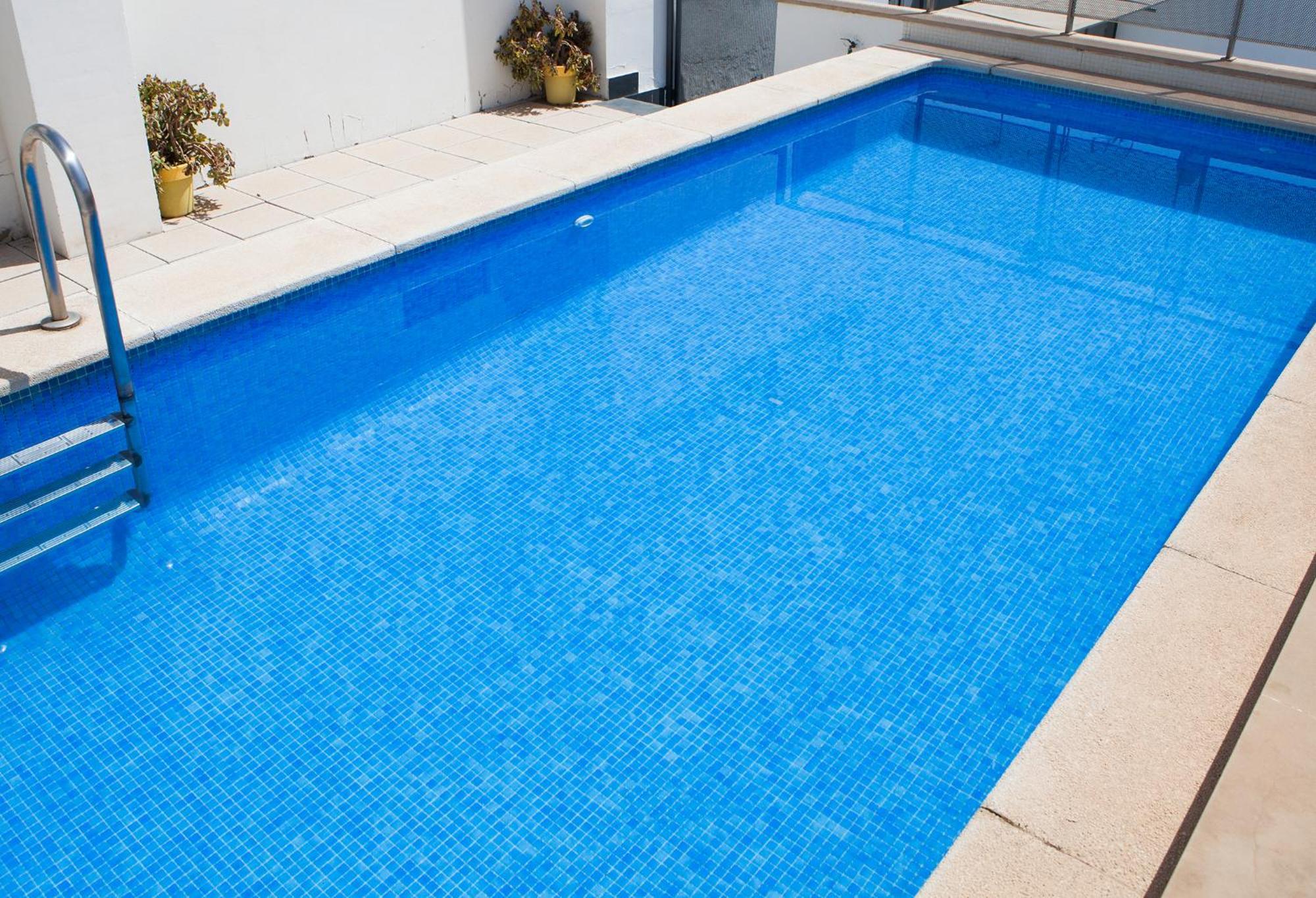 Charming Apartment With Pool And Garage Севиля Екстериор снимка